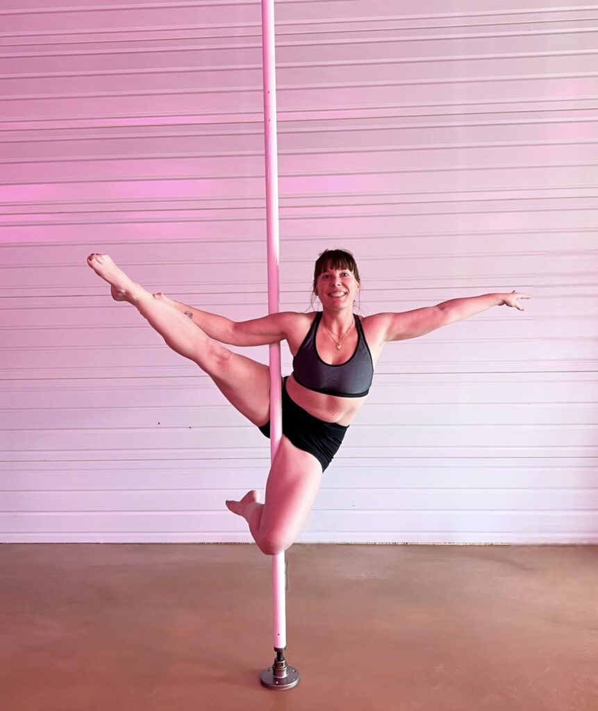 Photo-cours-de-Pole-dance-pres-de-Bordeau-de-Marie-de-Milie-Dance-professeur-et-formatrice-de-futurs-professeurs-de-pole-dance Photo-cours-de-Pole-dance-pres-de-Bordeau-de-Marie-de-Milie-Dance-professeur-et-formatrice-de-futurs-professeurs-de-pole-dance